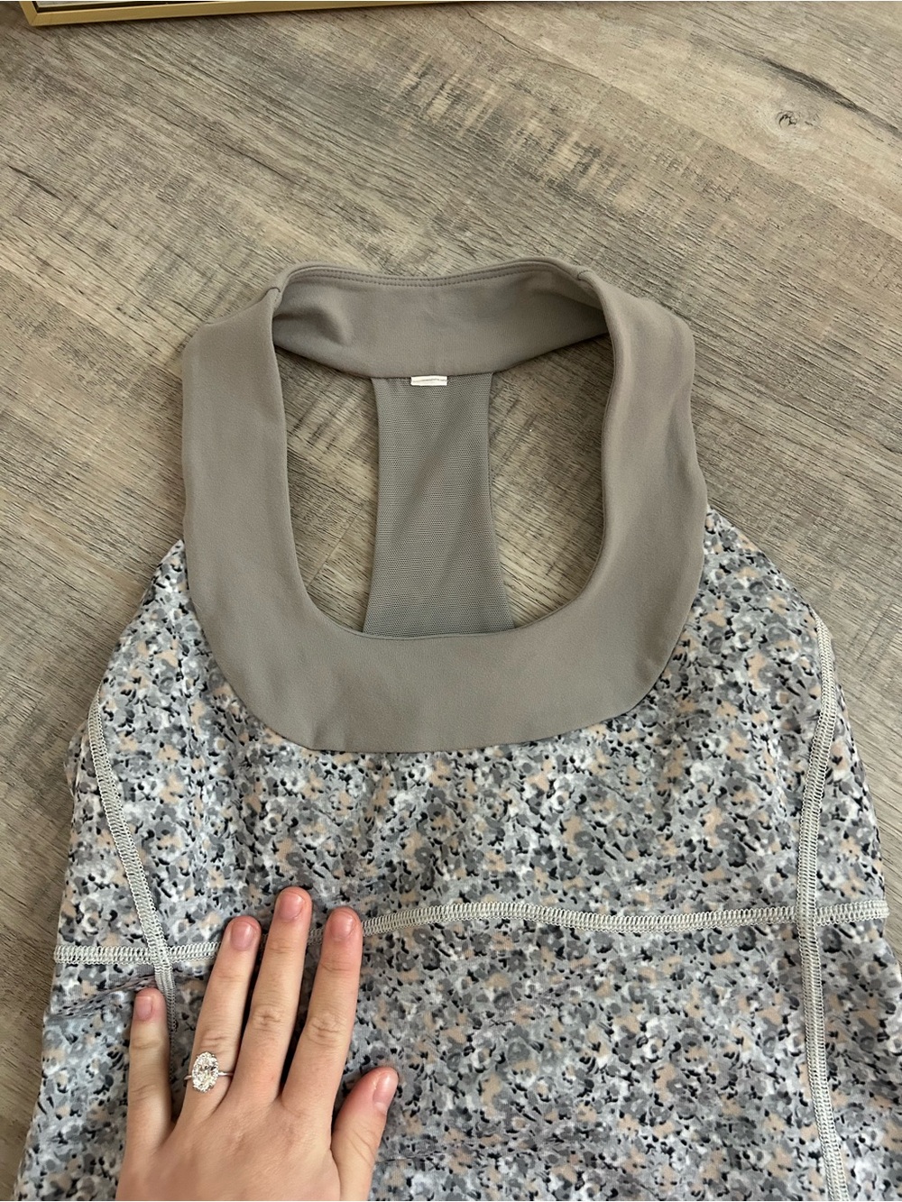 Lululemon Scoop Neck Tank *Luon Petite Fleur Silver Spoon / Ambient Grey size 6 - Picture 4 of 7